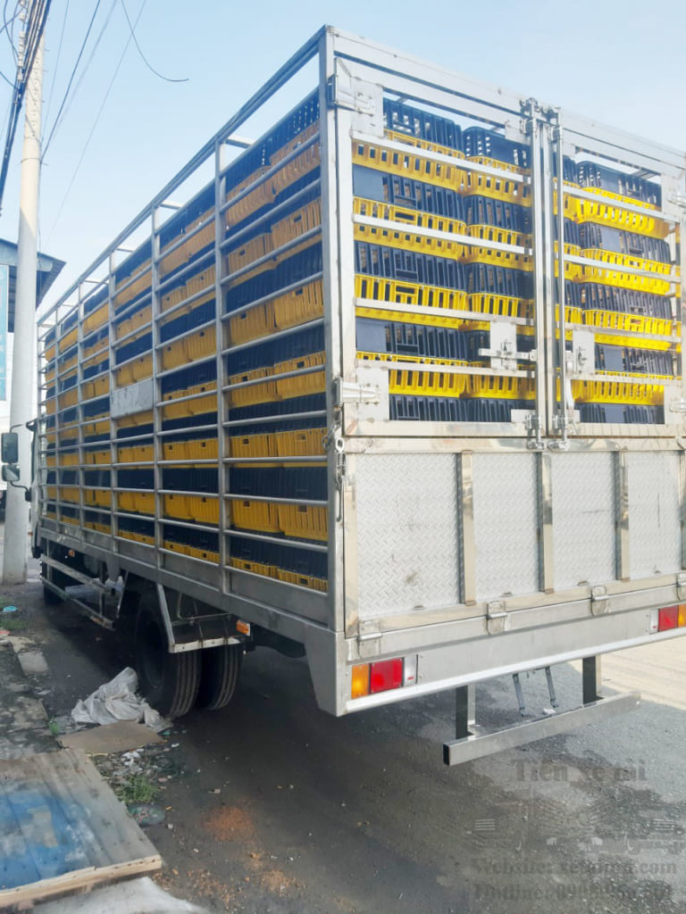 XE CHỞ GÀ - ISUZU NQR75LE4 TẢI 4.995KG - 196 LỒNG